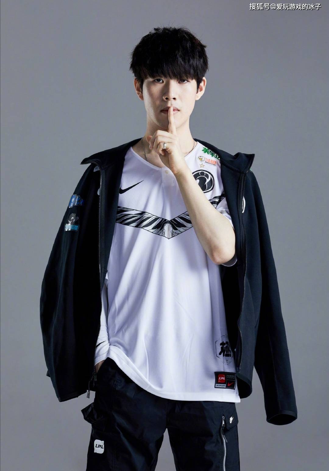 的角度看 的角度看